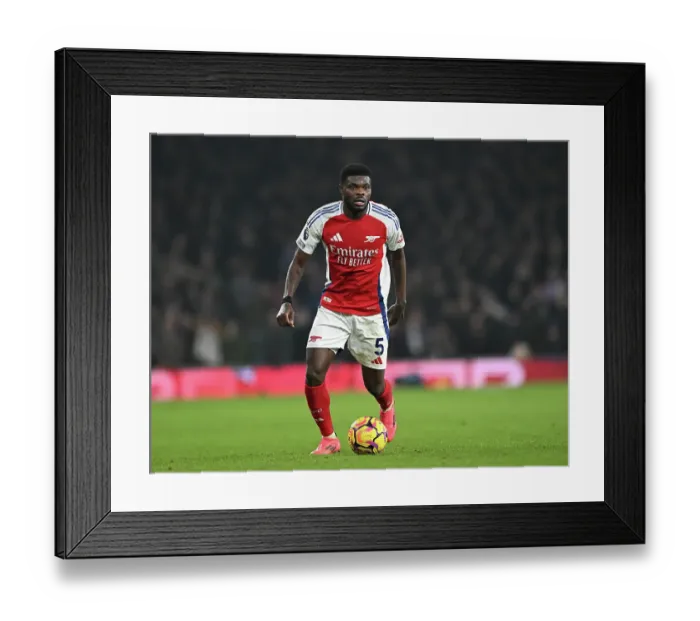 Framed Print : Arsenal FC v Aston Villa FC - Premier League Framed Print : Arsenal FC v Aston Villa FC - Premier League