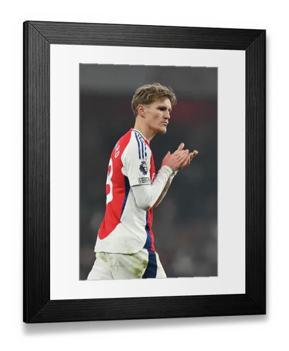 Framed Print : Arsenal FC v Aston Villa FC - Premier League Framed Print : Arsenal FC v Aston Villa FC - Premier League