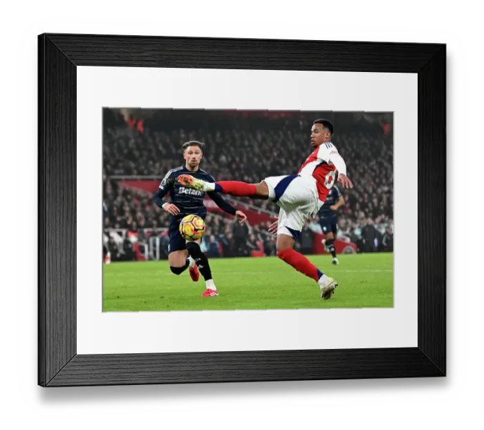 Framed Print : Arsenal FC v Aston Villa FC - Premier League Framed Print : Arsenal FC v Aston Villa FC - Premier League