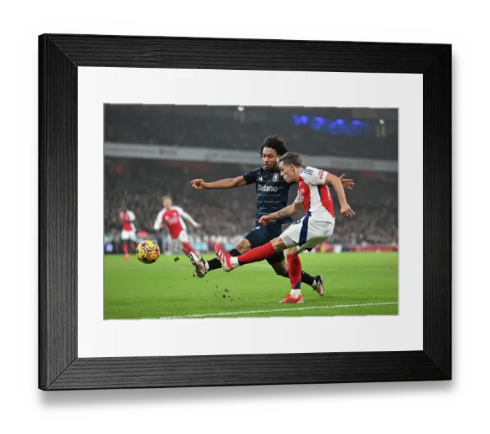 Framed Print : Arsenal FC v Aston Villa FC - Premier League Framed Print : Arsenal FC v Aston Villa FC - Premier League
