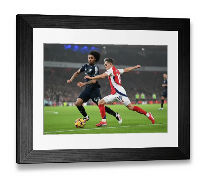 Framed Print : Arsenal FC v Aston Villa FC - Premier League Framed Print : Arsenal FC v Aston Villa FC - Premier League