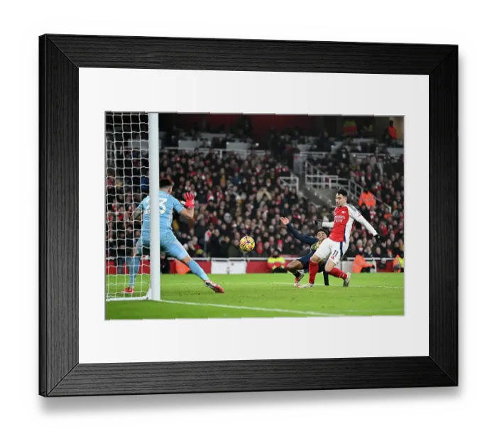 Framed Print : Arsenal FC v Aston Villa FC - Premier League Framed Print : Arsenal FC v Aston Villa FC - Premier League
