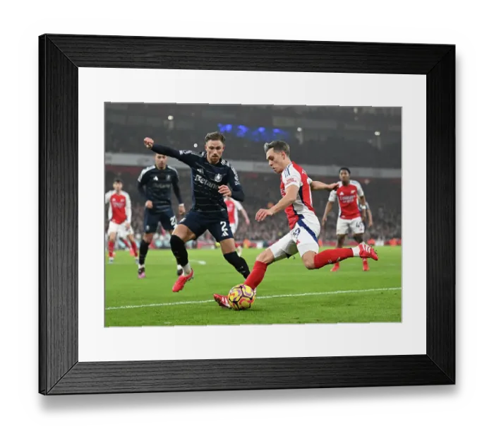 Framed Print : Arsenal FC v Aston Villa FC - Premier League Framed Print : Arsenal FC v Aston Villa FC - Premier League
