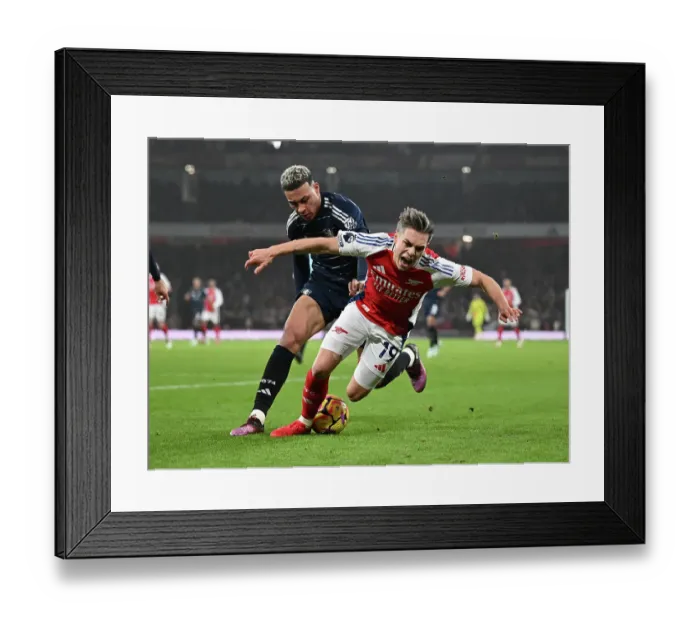 Framed Print : Arsenal FC v Aston Villa FC - Premier League Framed Print : Arsenal FC v Aston Villa FC - Premier League