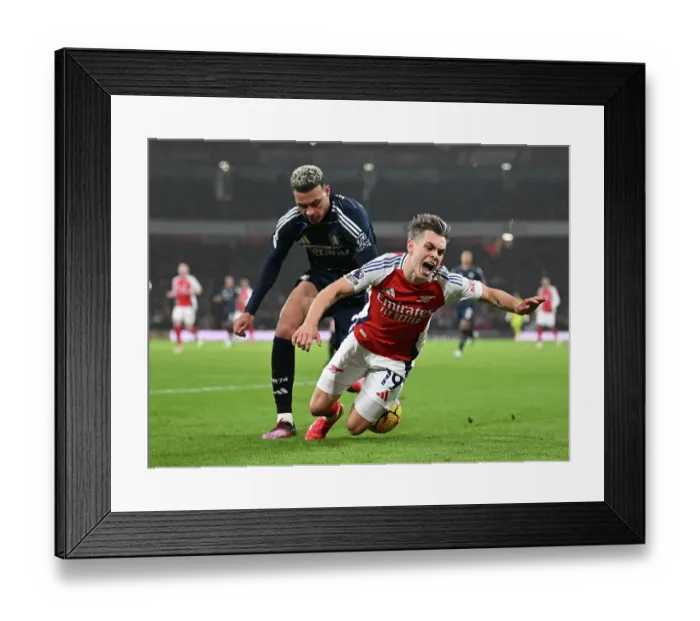 Framed Print : Arsenal FC v Aston Villa FC - Premier League Framed Print : Arsenal FC v Aston Villa FC - Premier League