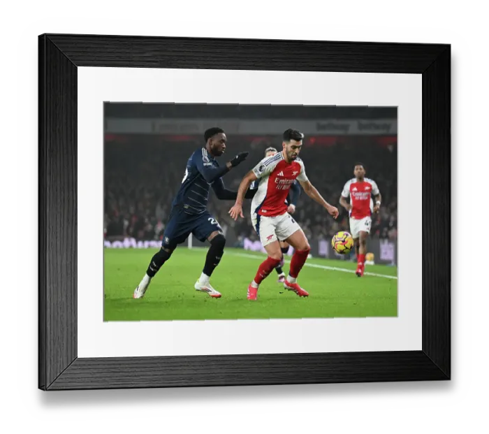 Framed Print : Arsenal FC v Aston Villa FC - Premier League Framed Print : Arsenal FC v Aston Villa FC - Premier League