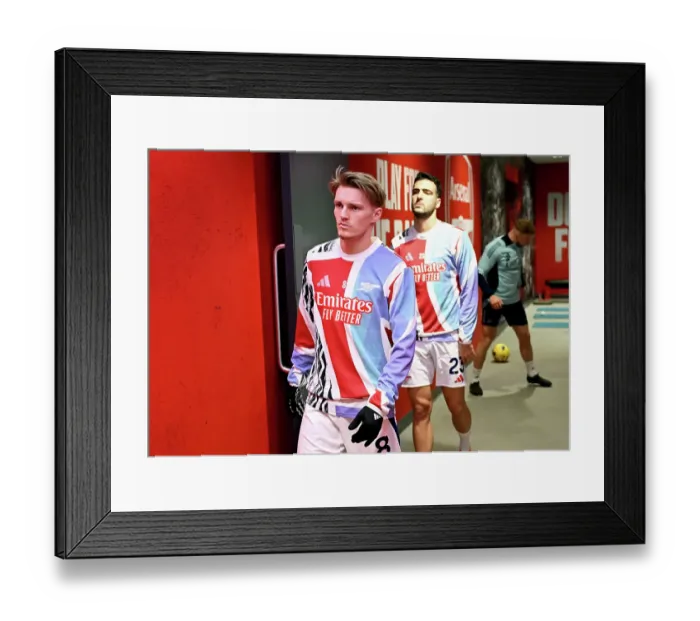 Framed Print : Arsenal FC v Aston Villa FC - Premier League Framed Print : Arsenal FC v Aston Villa FC - Premier League