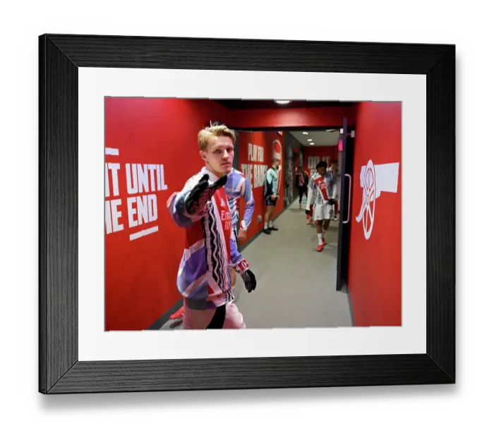 Framed Print : Arsenal FC v Aston Villa FC - Premier League Framed Print : Arsenal FC v Aston Villa FC - Premier League