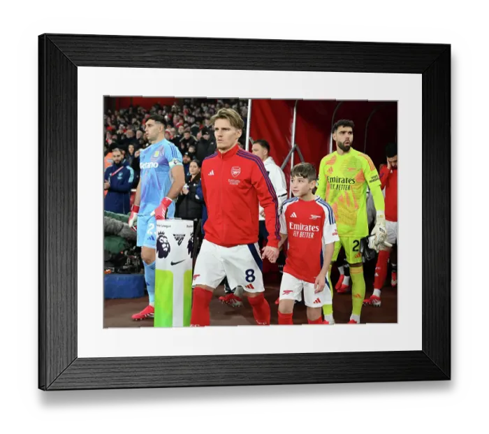 Framed Print : Arsenal FC v Aston Villa FC - Premier League Framed Print : Arsenal FC v Aston Villa FC - Premier League
