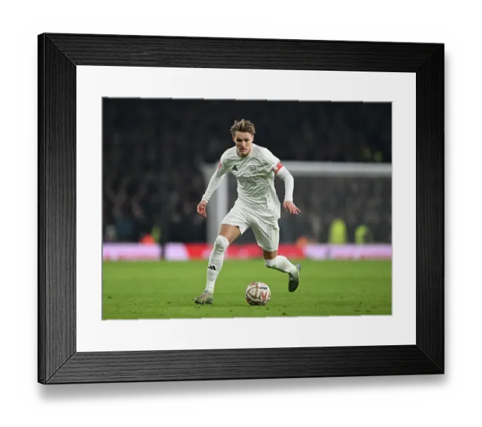 Framed Print : Arsenal v Manchester United - Emirates FA Cup Third Round