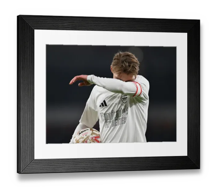 Framed Print : Arsenal v Manchester United - Emirates FA Cup Third Round