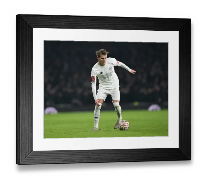 Framed Print : Arsenal v Manchester United - Emirates FA Cup Third Round