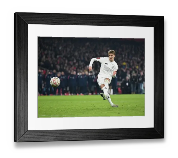 Framed Print : Arsenal v Manchester United - Emirates FA Cup Third Round Framed Print : Arsenal v Manchester United - Emirates FA Cup Third Round