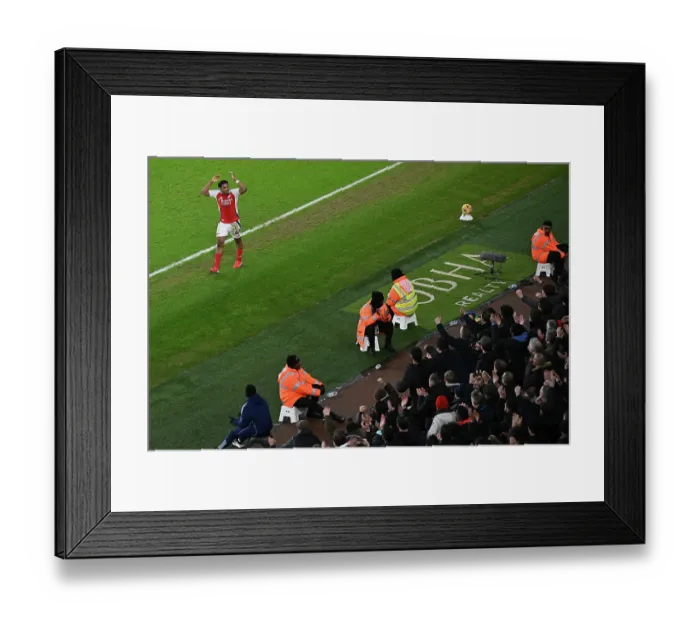 Framed Print : Arsenal FC v Tottenham Hotspur FC - Premier League Framed Print : Arsenal FC v Tottenham Hotspur FC - Premier League