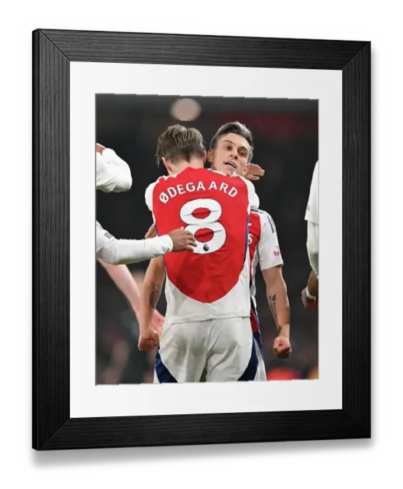 Framed Print : Arsenal FC v Tottenham Hotspur FC - Premier League Framed Print : Arsenal FC v Tottenham Hotspur FC - Premier League