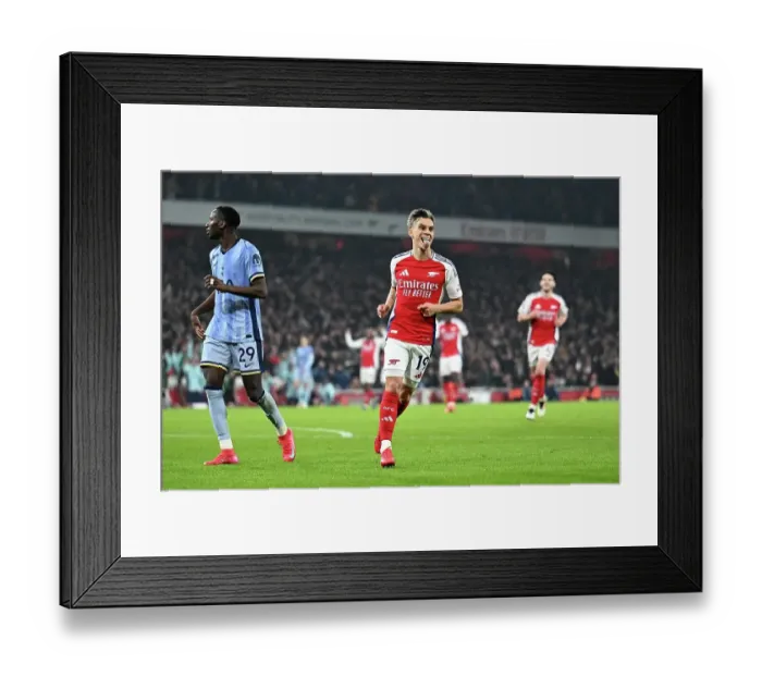 Framed Print : Arsenal FC v Tottenham Hotspur FC - Premier League Framed Print : Arsenal FC v Tottenham Hotspur FC - Premier League
