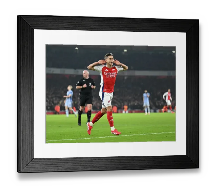 Framed Print : Arsenal FC v Tottenham Hotspur FC - Premier League