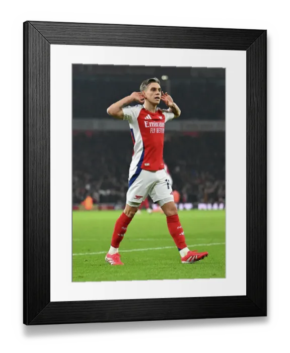 Framed Print : Arsenal FC v Tottenham Hotspur FC - Premier League