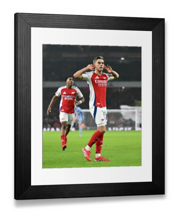 Framed Print : Arsenal FC v Tottenham Hotspur FC - Premier League