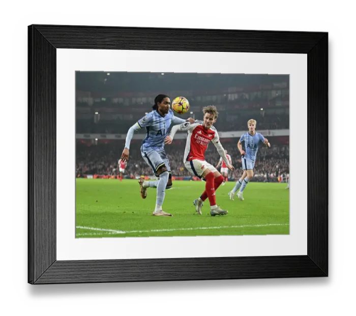 Framed Print : Arsenal FC v Tottenham Hotspur FC - Premier League Framed Print : Arsenal FC v Tottenham Hotspur FC - Premier League