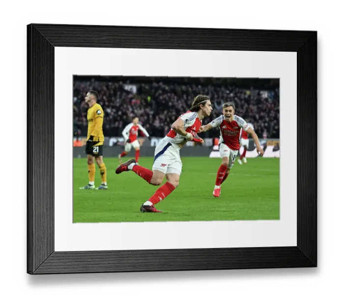 Framed Print : Wolverhampton Wanderers FC v Arsenal FC - Premier League Framed Print : Wolverhampton Wanderers FC v Arsenal FC - Premier League