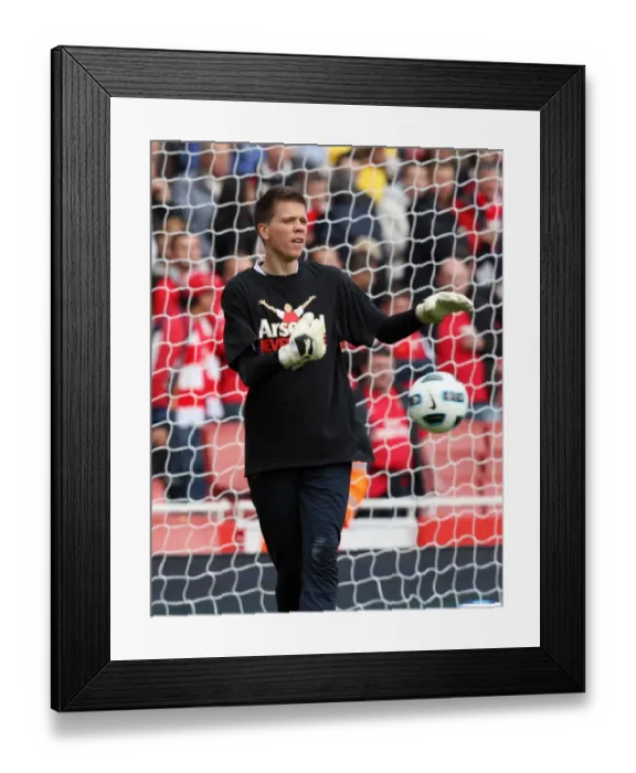 Framed Print : Wojciech Szczesny (Arsenal). Arsenal 2: 1 Birmingham City. Barclays Premier League Framed Print : Wojciech Szczesny (Arsenal). Arsenal 2: 1 Birmingham City. Barclays Premier League