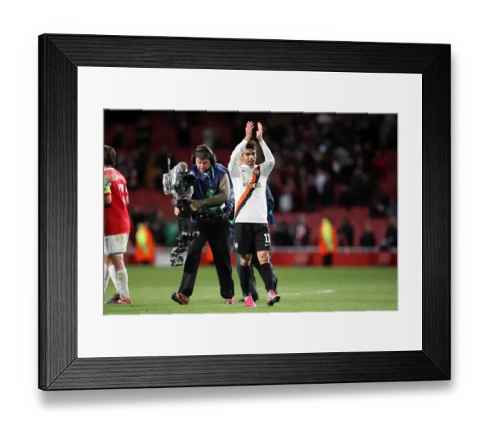 Framed Print : Former Arsenal playert Eduardo claps the fans after the match. Arsenal 5 Framed Print : Former Arsenal playert Eduardo claps the fans after the match. Arsenal 5
