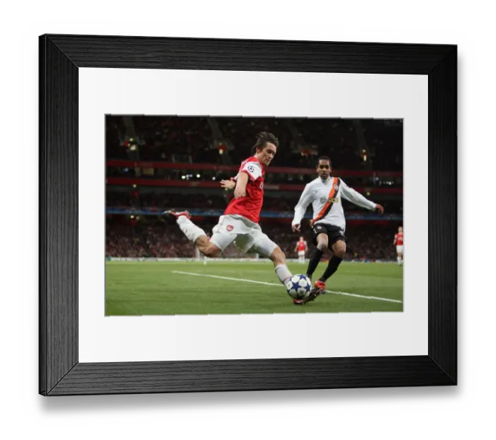 Framed Print : Tomas Rosicky (Arsenal) Douglas Costa (Shaktar). Arsenal 5: 1 Shaktar Donetsk