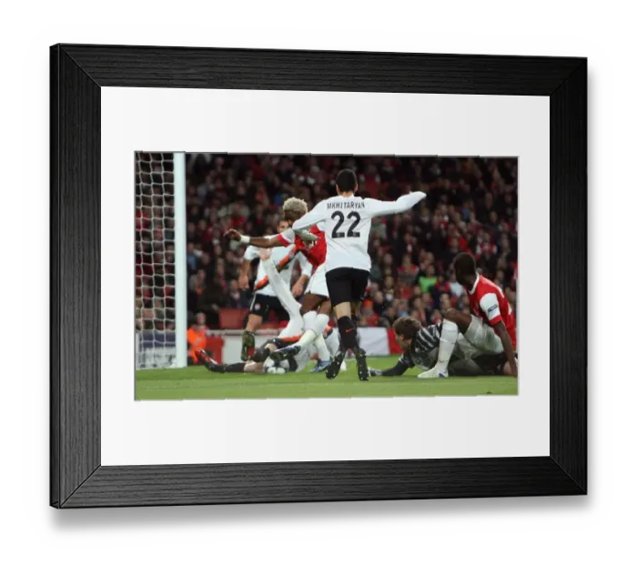 Framed Print : Alex Song scores Arsenals 1st goal. Arsenal 5: 1 Shaktar Donetsk. UEFA Champions League