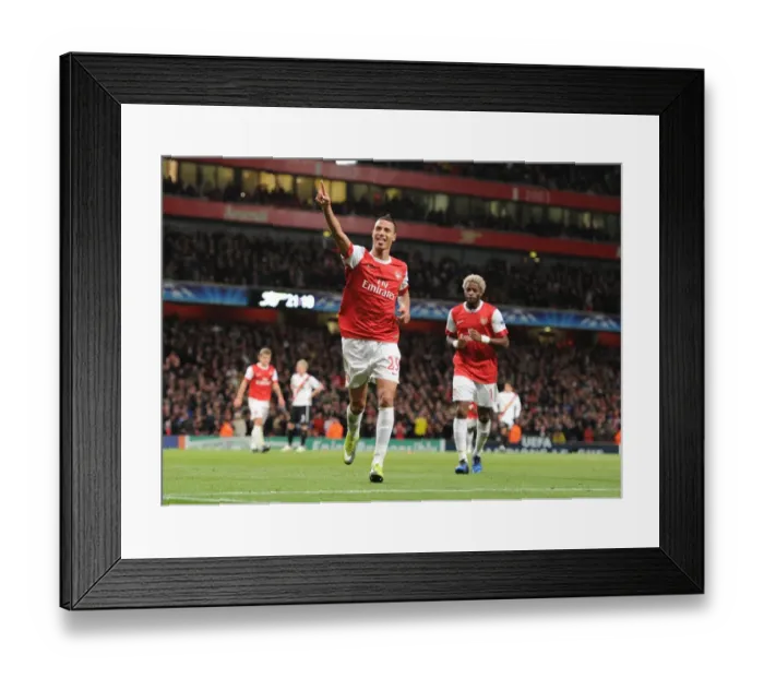 Framed Print : Arsenal's Unforgettable 5-1 Victory: Chamakh's Stunner against Shakhtar Donetsk