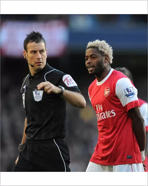 Alex Song (Arsenal) and referee Mark Clattenburg. Manchester City 0: 3 Arsenal
