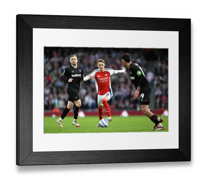 Framed Print : Arsenal FC v West Ham United FC - Premier League Framed Print : Arsenal FC v West Ham United FC - Premier League