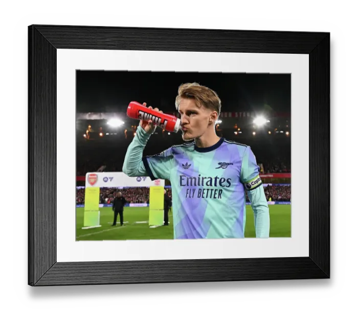 Framed Print : Nottingham Forest FC v Arsenal FC - Premier League