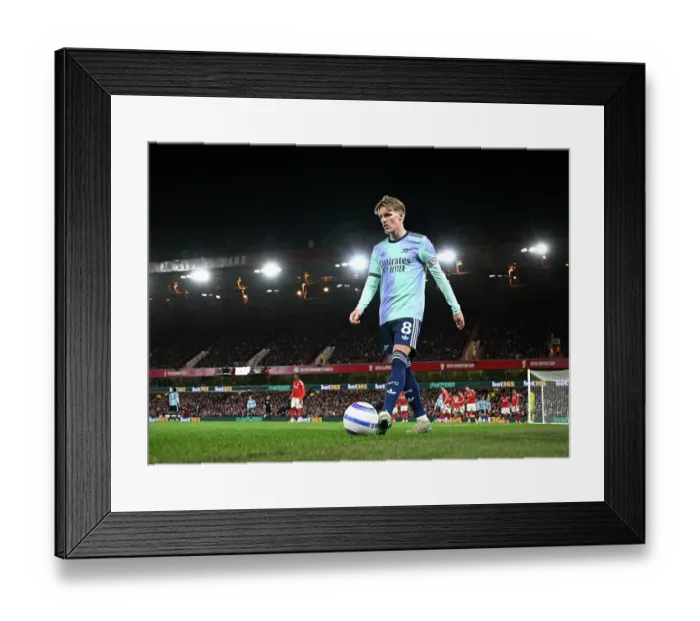 Framed Print : Nottingham Forest FC v Arsenal FC - Premier League Framed Print : Nottingham Forest FC v Arsenal FC - Premier League