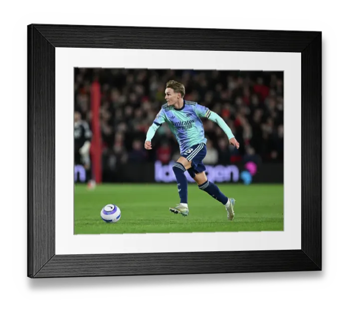 Framed Print : Nottingham Forest FC v Arsenal FC - Premier League