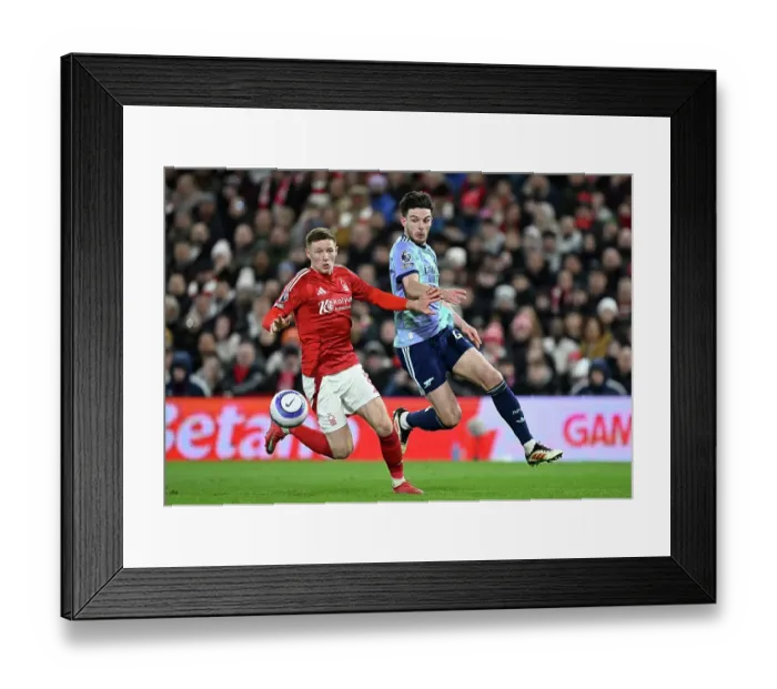 Framed Print : Nottingham Forest FC v Arsenal FC - Premier League Framed Print : Nottingham Forest FC v Arsenal FC - Premier League