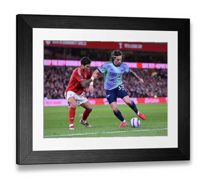 Framed Print : Nottingham Forest FC v Arsenal FC - Premier League Framed Print : Nottingham Forest FC v Arsenal FC - Premier League