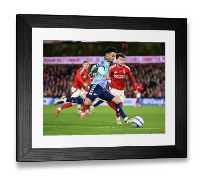 Framed Print : Nottingham Forest FC v Arsenal FC - Premier League Framed Print : Nottingham Forest FC v Arsenal FC - Premier League