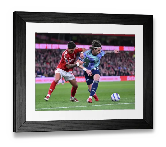 Framed Print : Nottingham Forest FC v Arsenal FC - Premier League Framed Print : Nottingham Forest FC v Arsenal FC - Premier League