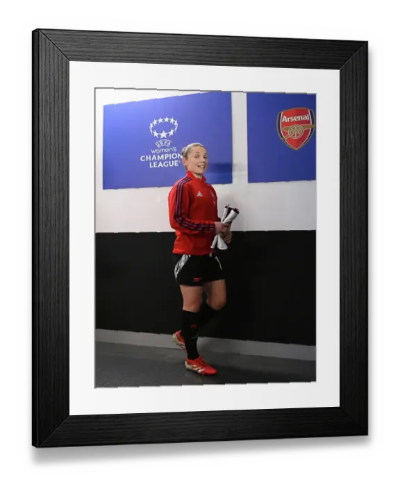 Framed Print : Real Madrid CF v Arsenal FC - UEFA Women's Champions League Quarter Finals First Leg Real Madrid CF v Arsenal FC - UEFA Women's Champions League Quarter Finals First Leg