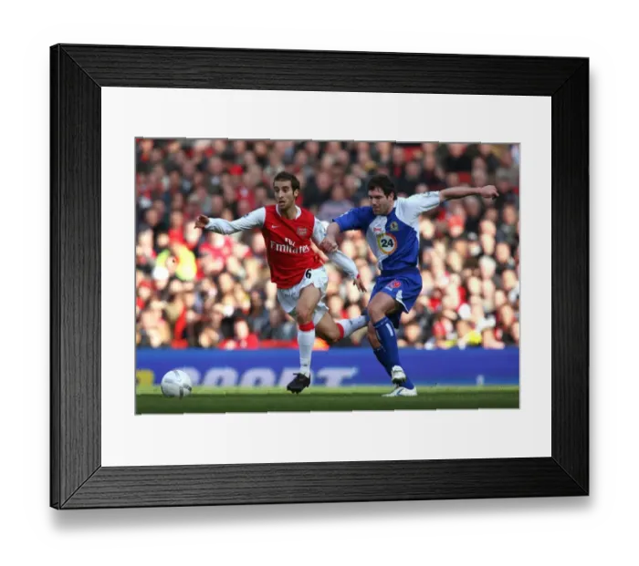 Framed Print : Mathieu Flamini (Arsenal) David Dunn (Blackburn)