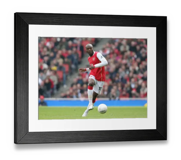 Framed Print : William Gallas in Action: Arsenal vs. Blackburn Rovers, FA Cup 5th Round, 0-0 Stalemate, Emirates Stadium, 17 / 02 / 07