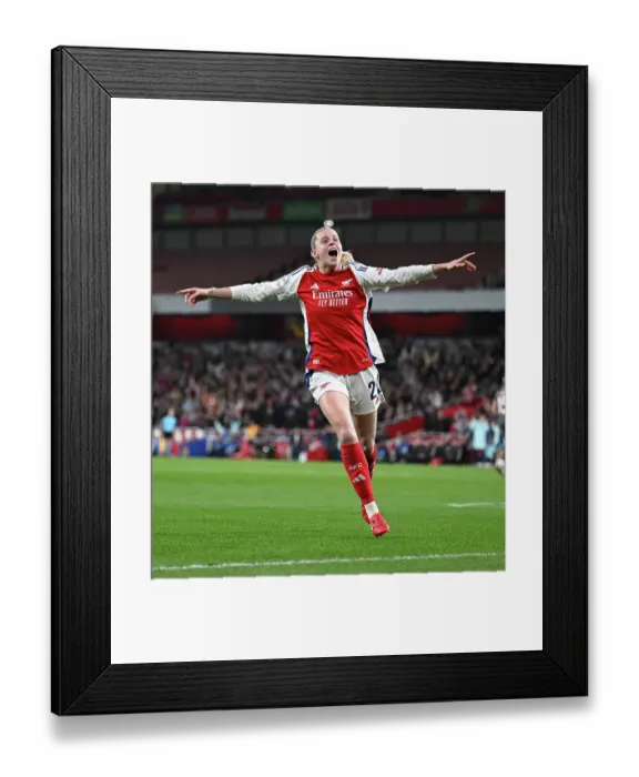Framed Print : Arsenal FC v Real Madrid CF - UEFA Women's Champions League Quarter Finals Second Leg Framed Print : Arsenal FC v Real Madrid CF - UEFA Women's Champions League Quarter Finals Second Leg