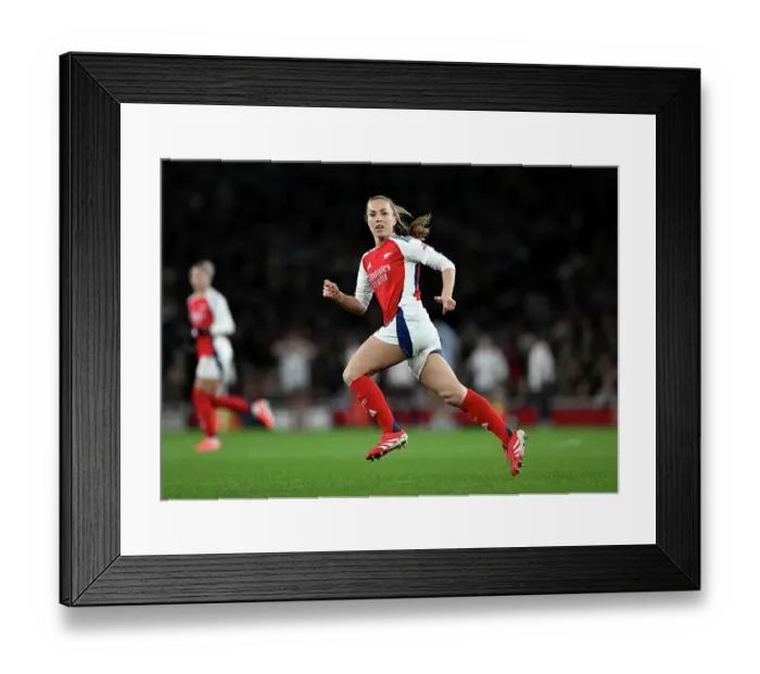 Framed Print : Arsenal FC v Real Madrid CF - UEFA Women's Champions League Quarter Finals Second Leg Framed Print : Arsenal FC v Real Madrid CF - UEFA Women's Champions League Quarter Finals Second Leg