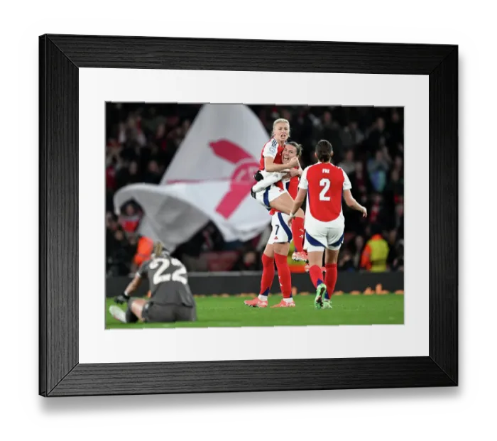 Framed Print : Arsenal FC v Real Madrid CF - UEFA Women's Champions League Quarter Finals Second Leg Framed Print : Arsenal FC v Real Madrid CF - UEFA Women's Champions League Quarter Finals Second Leg