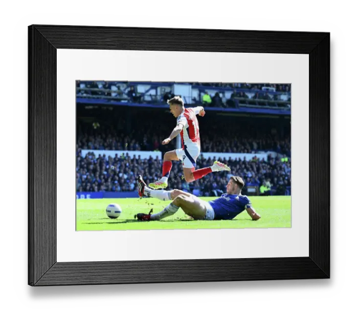 Framed Print : Everton FC v Arsenal FC - Premier League Framed Print : Everton FC v Arsenal FC - Premier League