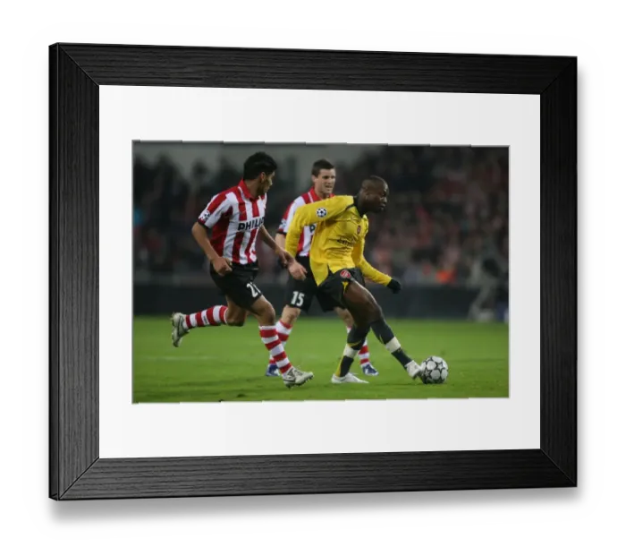 Framed Print : Gallas vs. Salcido: Arsenal's Edge in PSV's 1:0 UEFA Champions League Victory, 2007