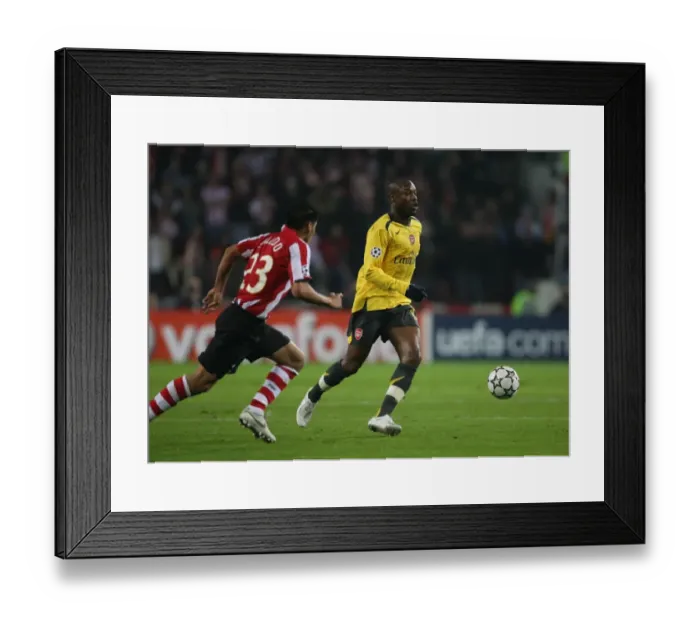 Framed Print : William Gallas (Arsenal) Carlos Salcido (PSV) Framed Print : William Gallas (Arsenal) Carlos Salcido (PSV)