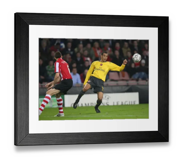 Framed Print : Gilberto (Arsenal) Timmy Simons (PSV)