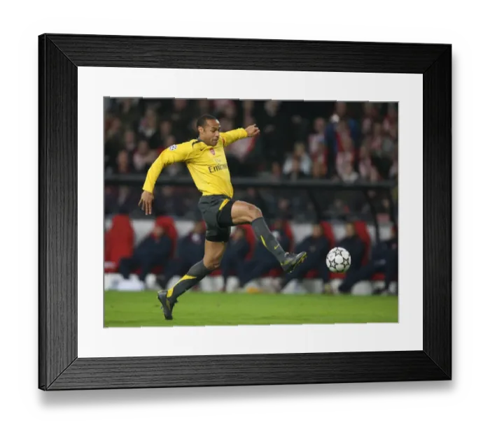 Framed Print : Thierry Henry's Champion Moment: Arsenal's Winning Goal in UEFA Champions League vs. PSV Eindhoven (2007)